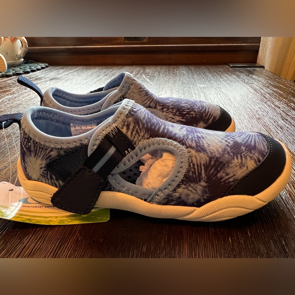 Lands End Boys Water Shoes Size 9